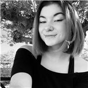 Je suis une lycéenne bien placé en français : disponible, attentive, gentille, à l’écoute